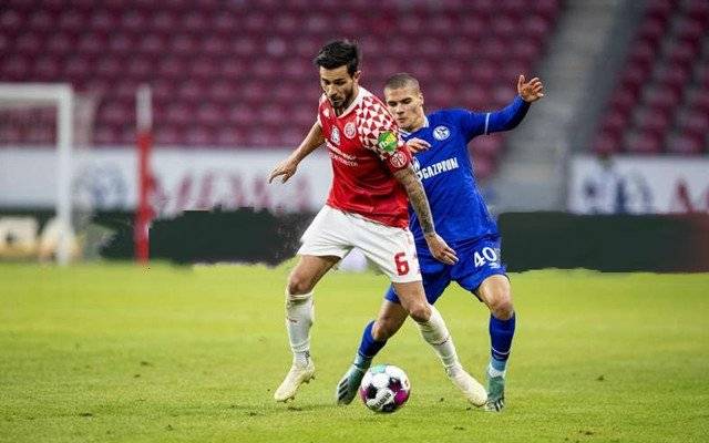 沙尔克04凭借出色表现在德甲赛场上击败美因茨取得胜利的简单介绍 沙尔克04凭借出色表现在德甲赛场上击败美因茨取得胜利的简单介绍