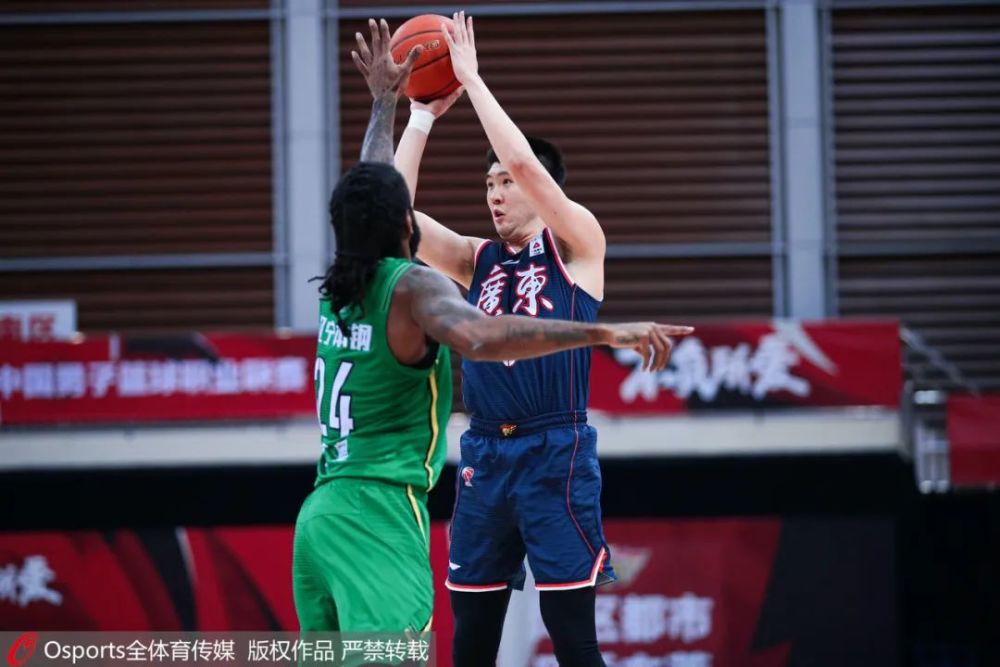 四川队主场力克对手，积分登顶