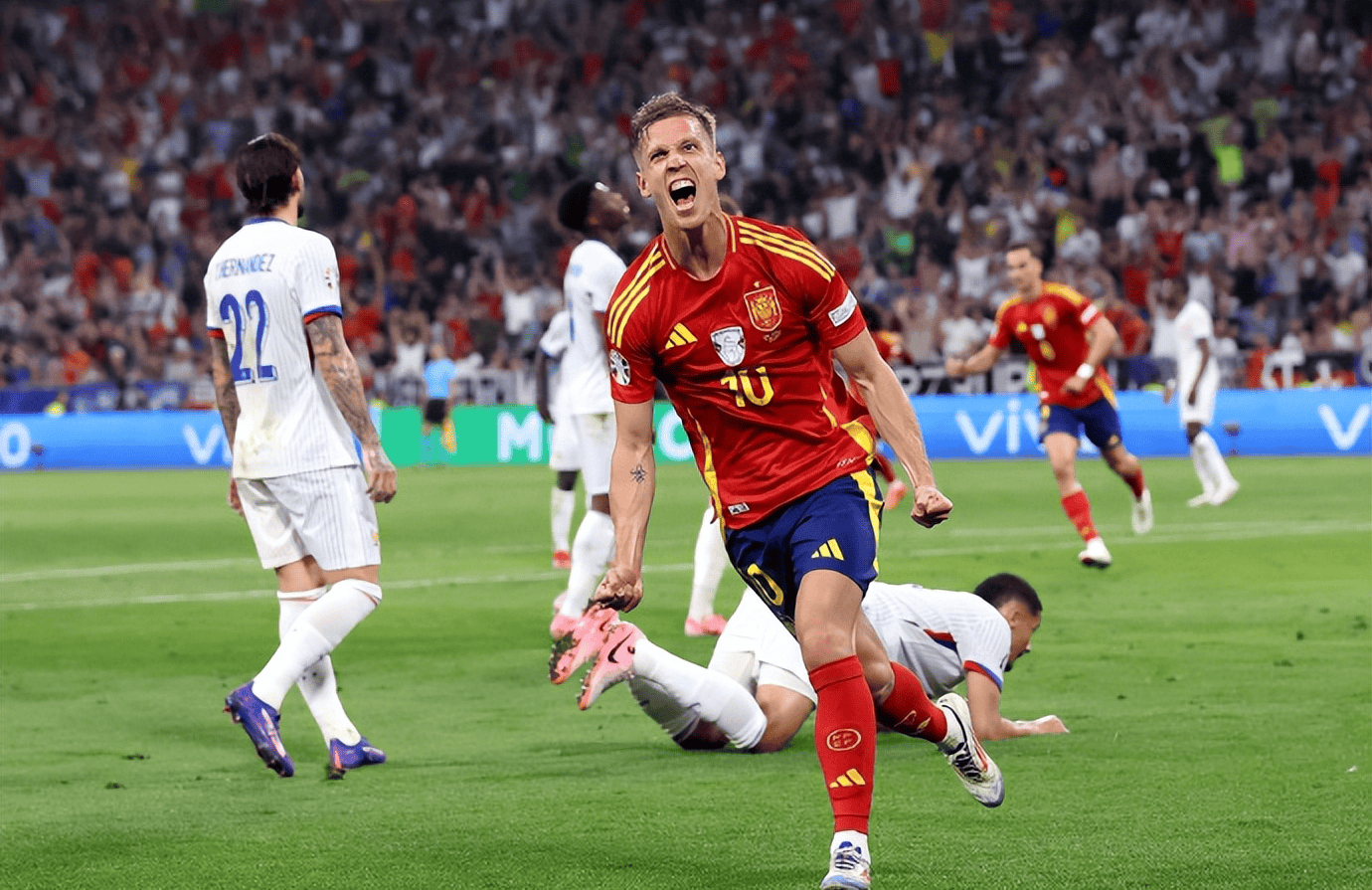 关于欧洲球队获得胜利，成功晋级比赛下一轮的信息