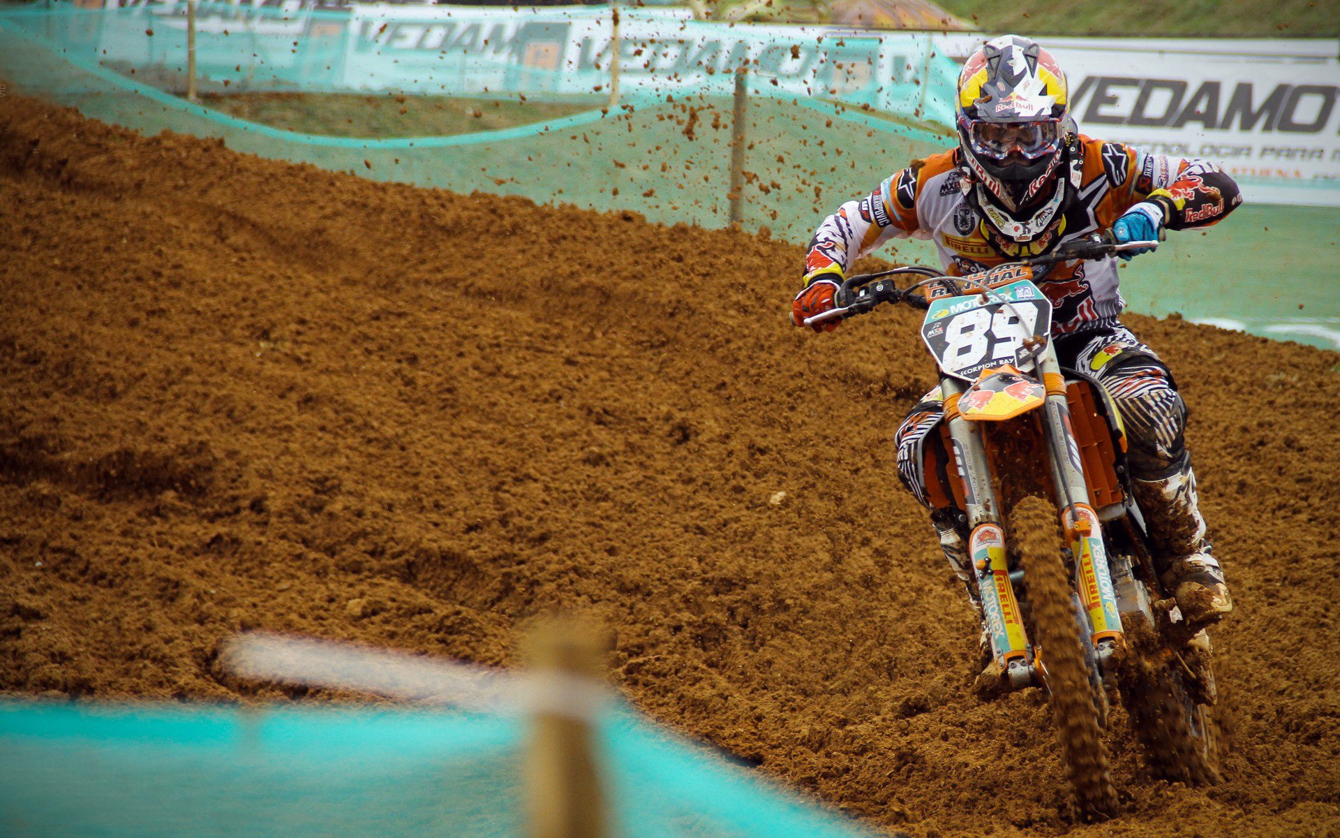 跨界传奇，当骑士险胜掘金之夜，爱德华兹在欧冠半决赛接管比赛