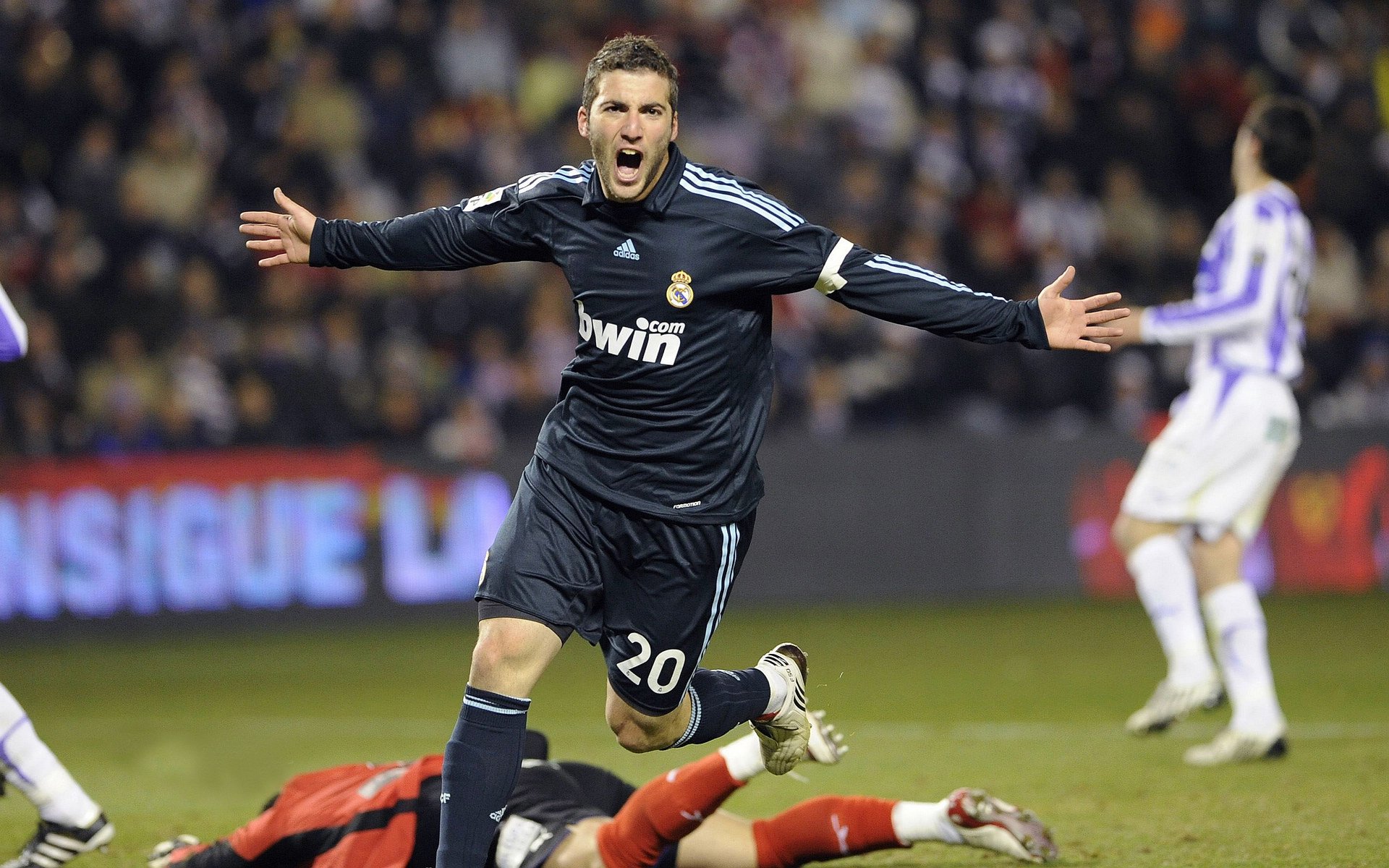 克瓦拉茨赫利亚持续制造杀伤，土耳其争冠战技压法国