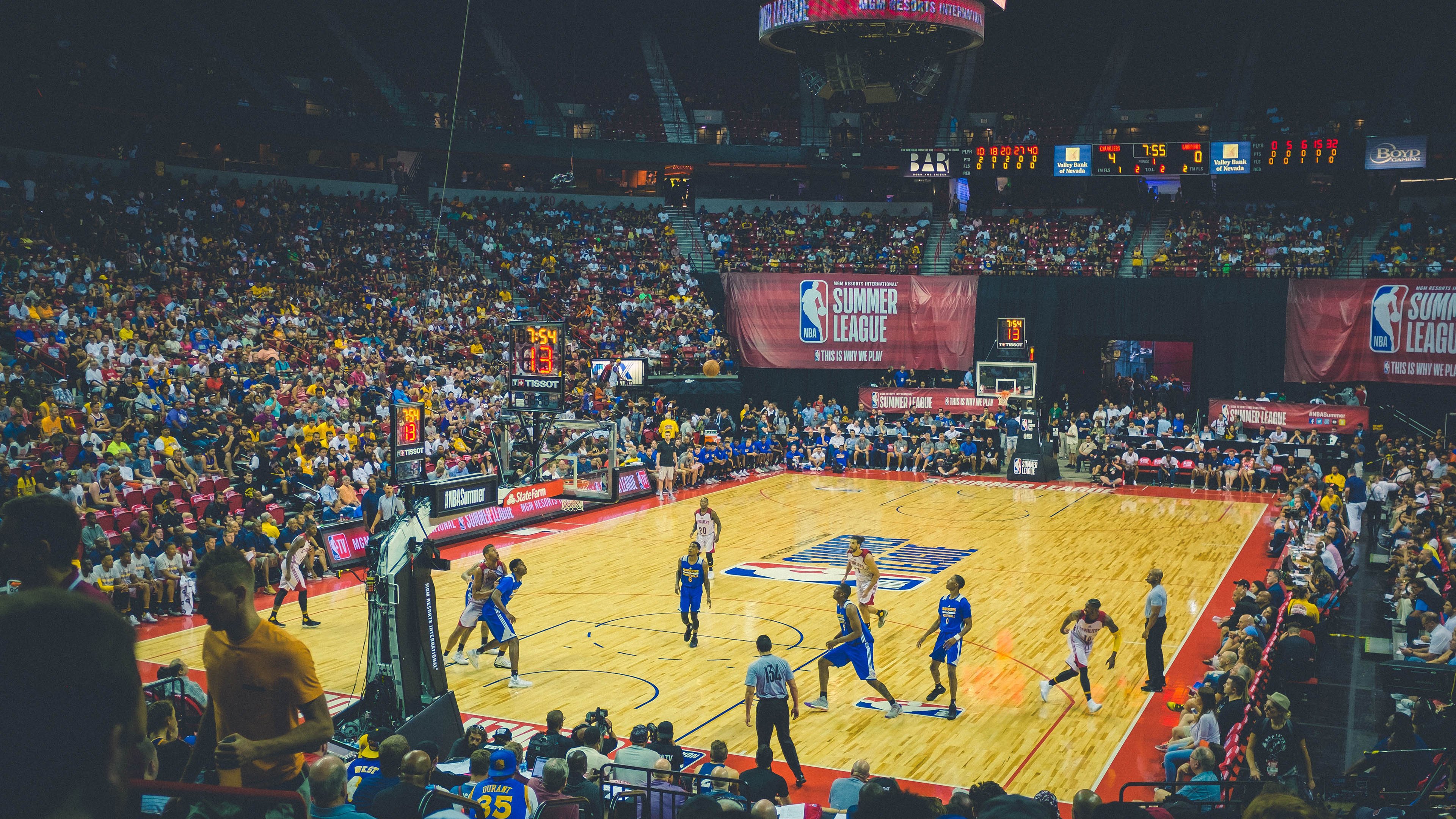 米切尔彻底打爆防线,广厦队强势晋级勇士