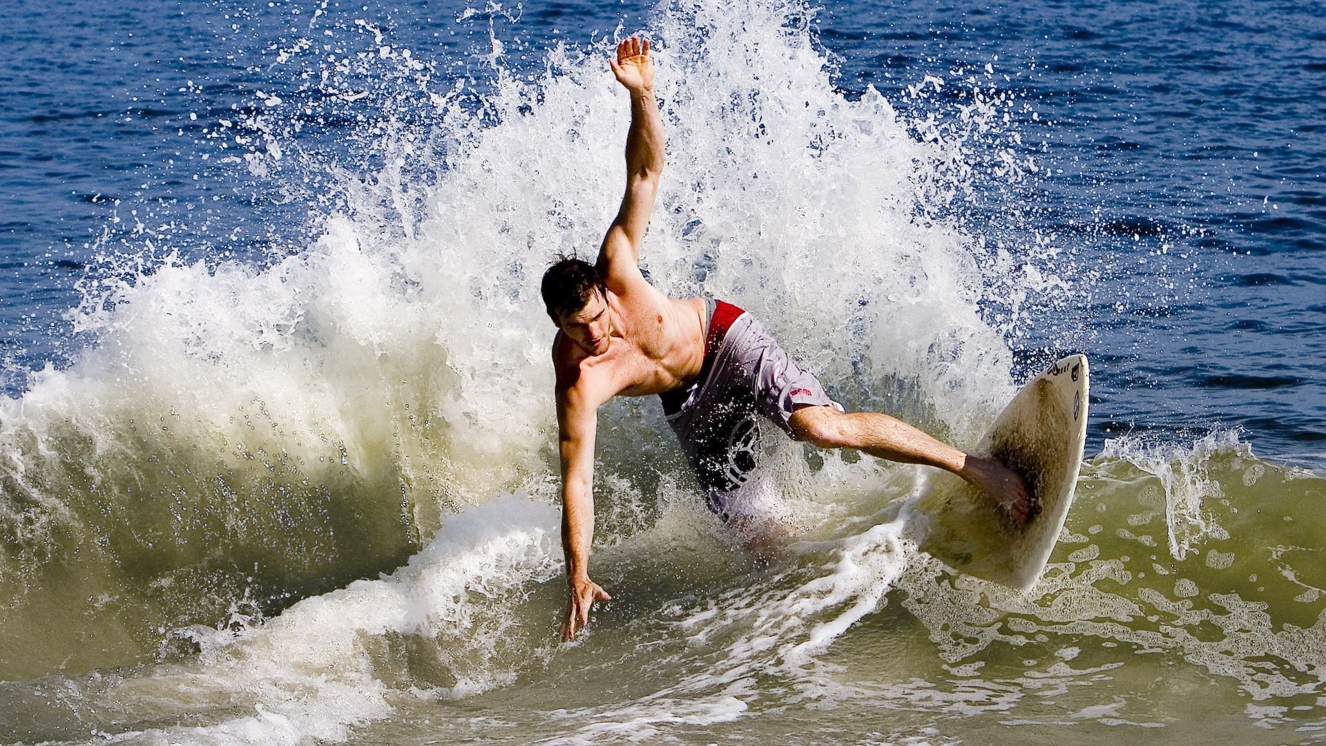 爵士防守锁死北京队,布克成为关键先生